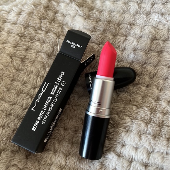 MAC Retro Matte Lipstick Relentlessly Red RRP £20 - Picture 2 of 2